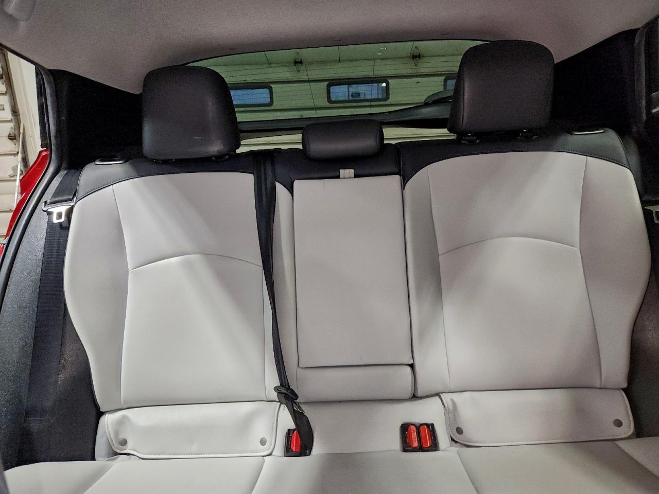2016 TOYOTA PRIUS photo 28