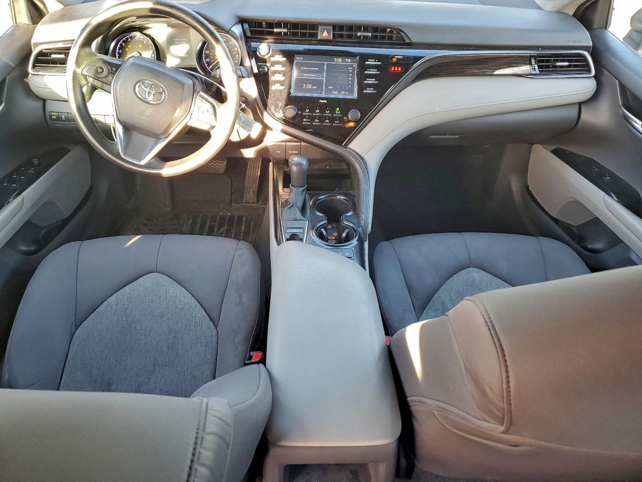 2020 TOYOTA CAMRY LE photo 8