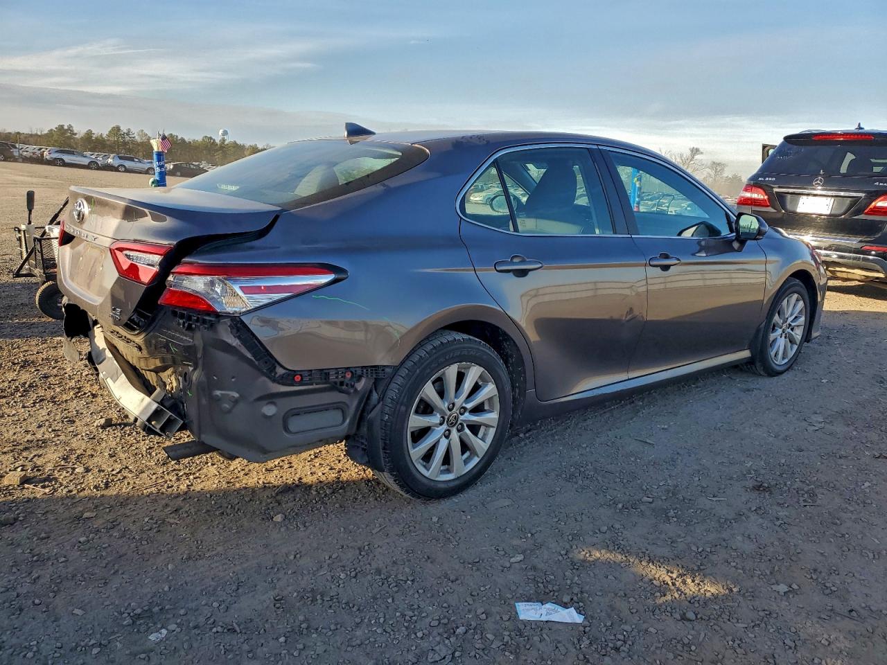 2020 TOYOTA CAMRY LE photo 3