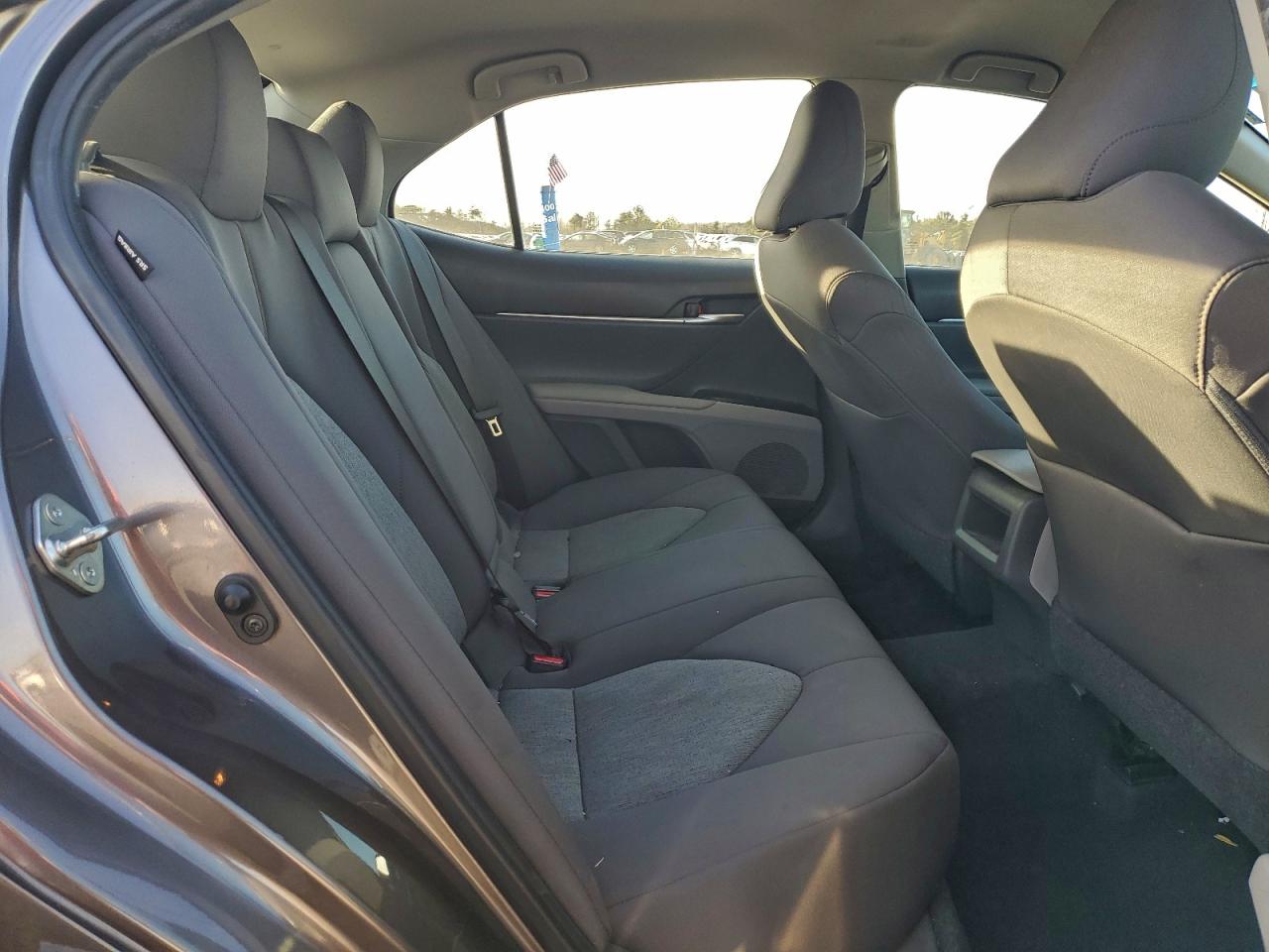 2020 TOYOTA CAMRY LE photo 10