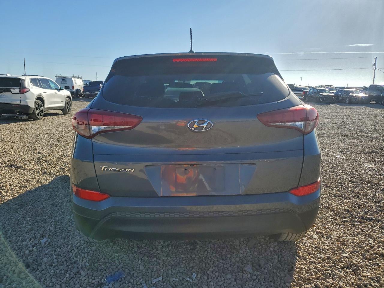 2017 HYUNDAI TUCSON SE photo 6