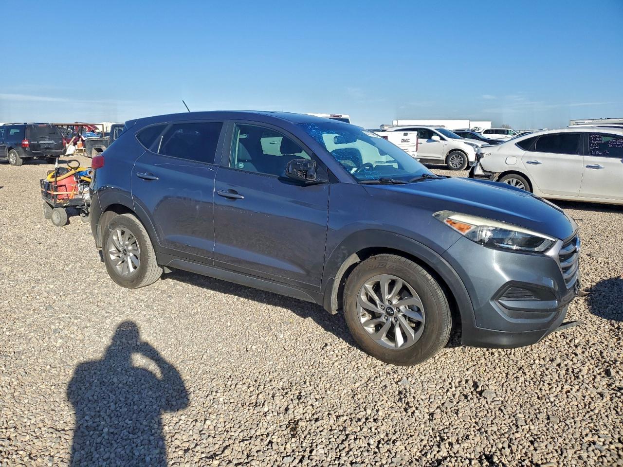 2017 HYUNDAI TUCSON SE photo 4