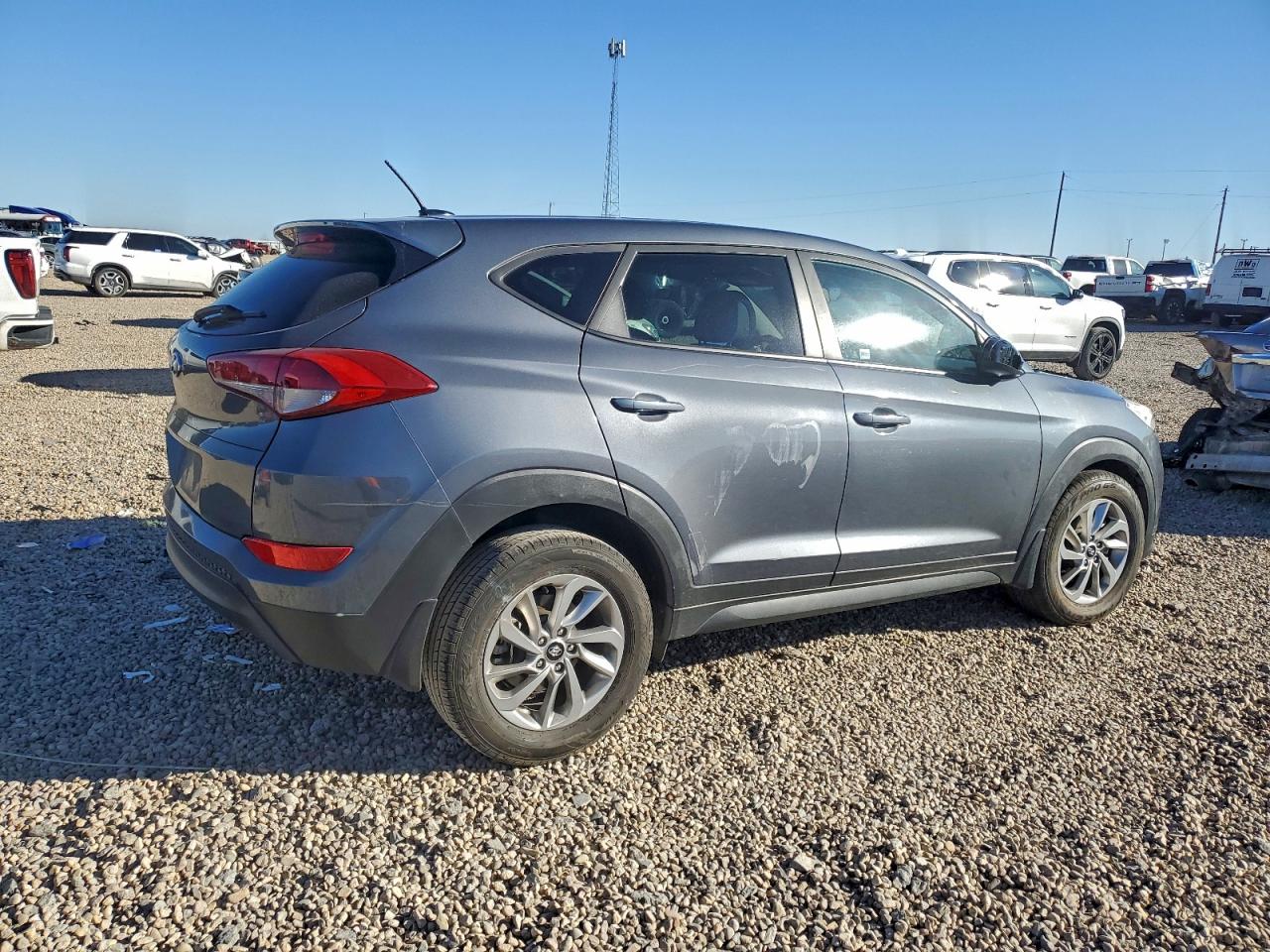 2017 HYUNDAI TUCSON SE photo 3