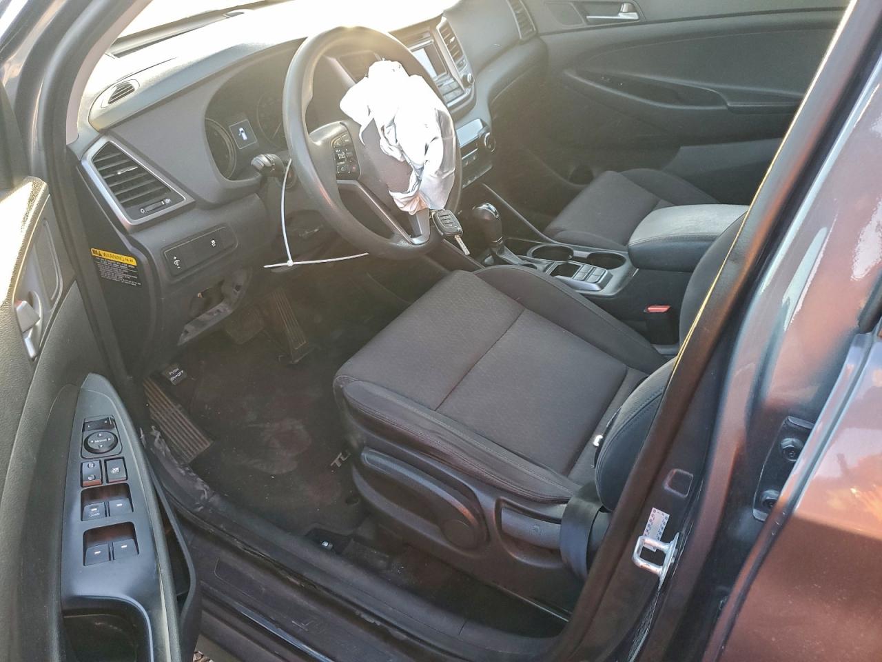2017 HYUNDAI TUCSON SE photo 7