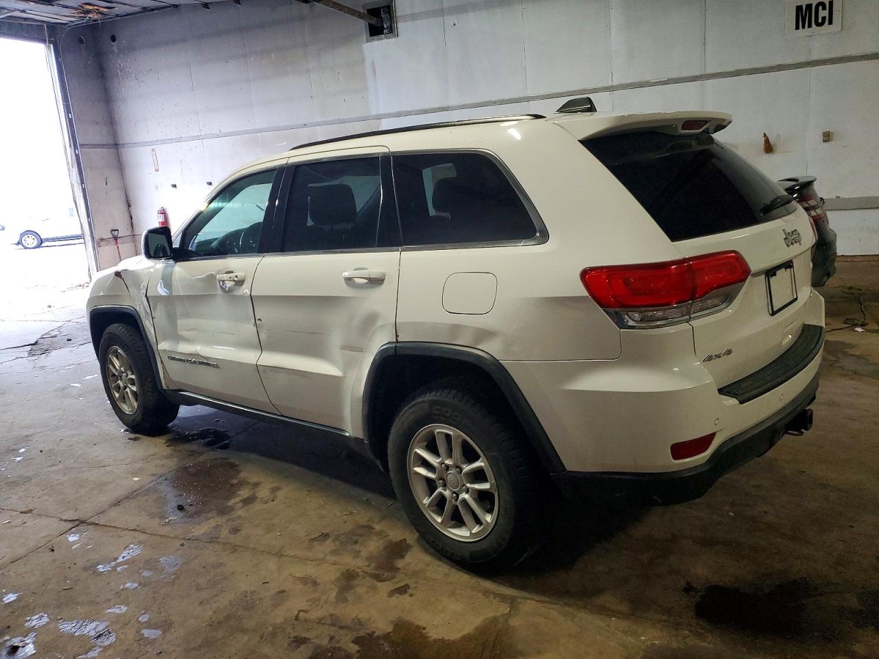 2018 JEEP GRAND CHEROKEE LAREDO photo 4
