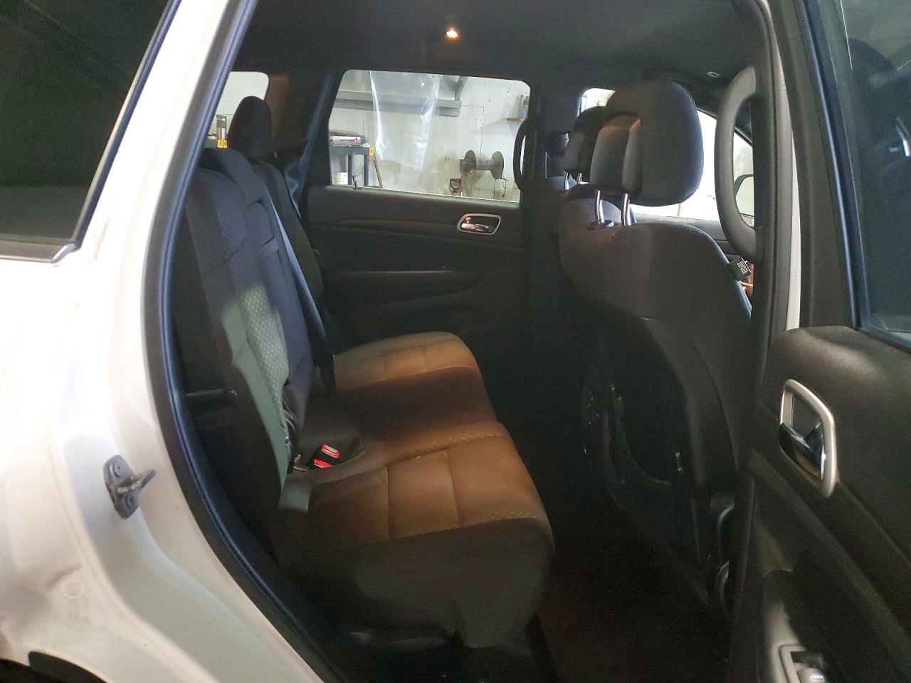2018 JEEP GRAND CHEROKEE LAREDO photo 31
