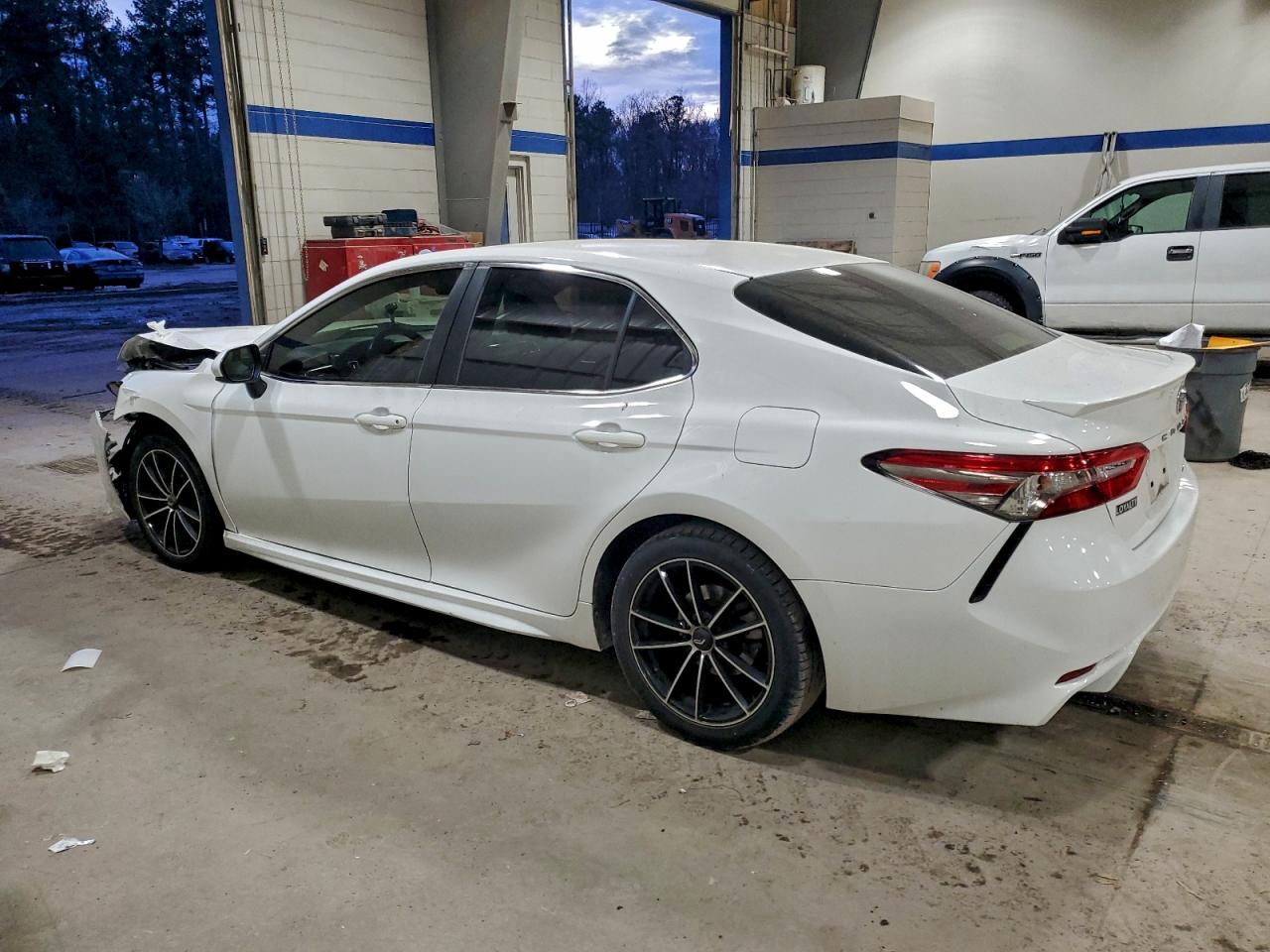 2018 TOYOTA CAMRY L photo 5