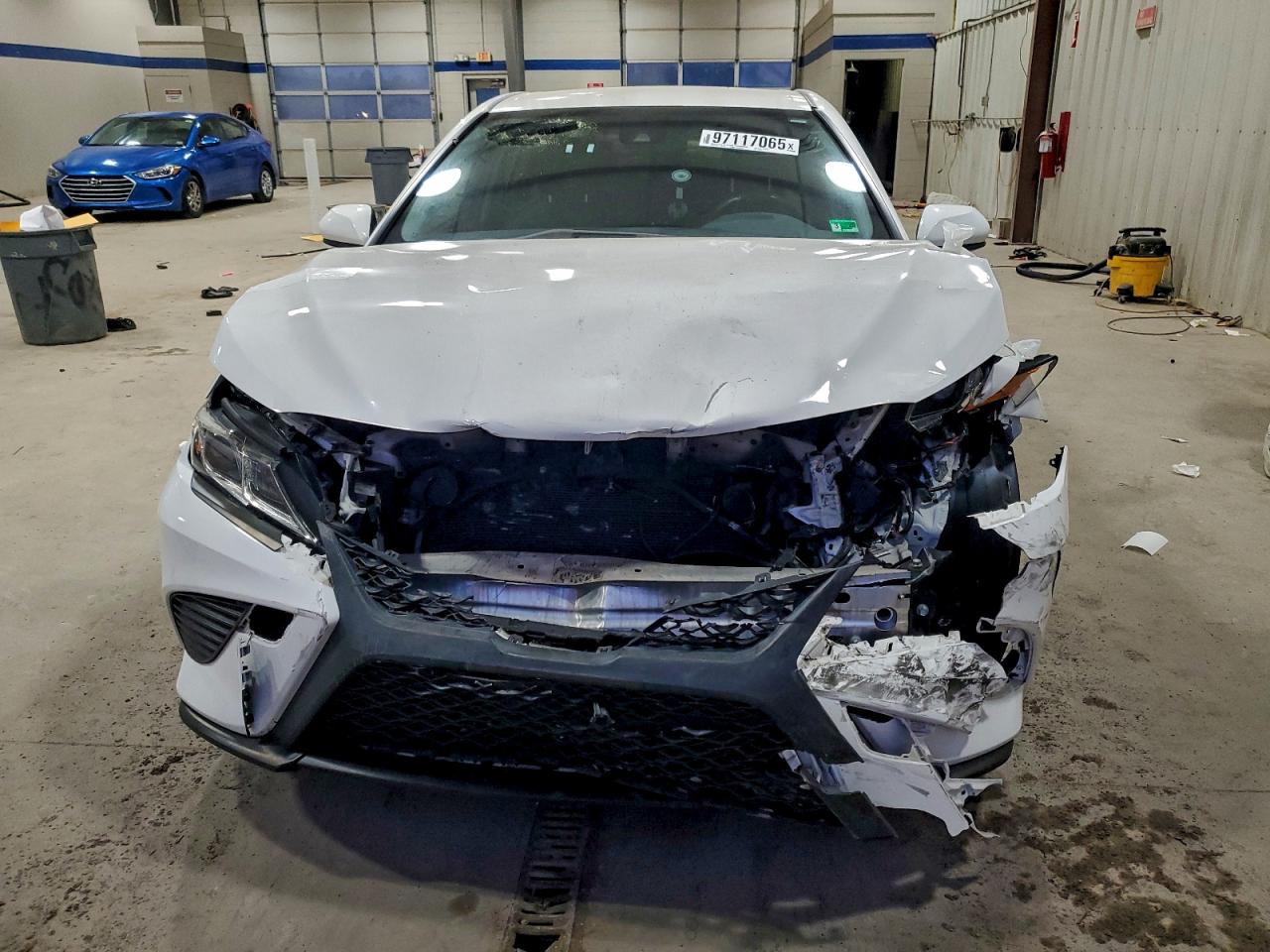 2018 TOYOTA CAMRY L photo 17