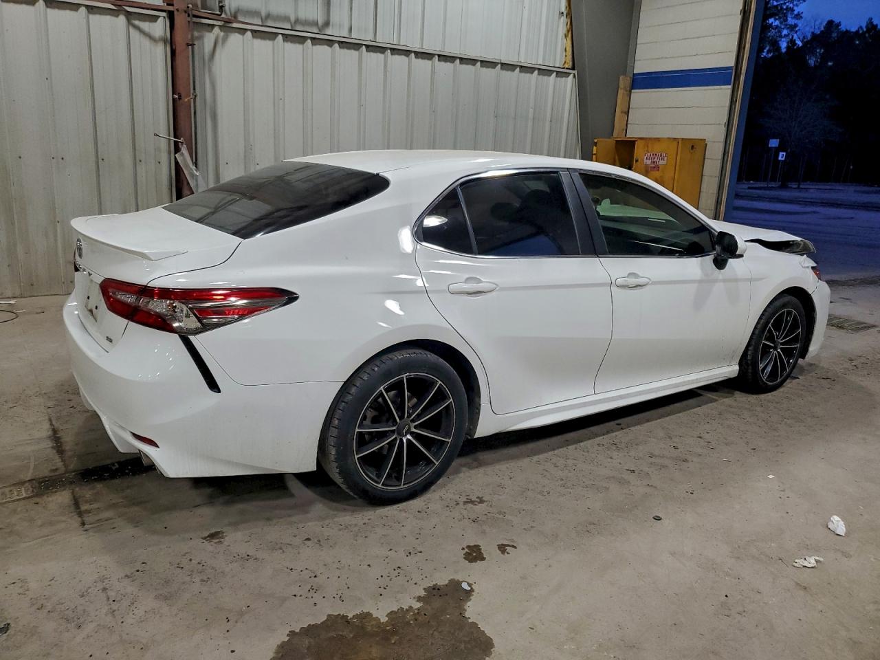 2018 TOYOTA CAMRY L photo 9