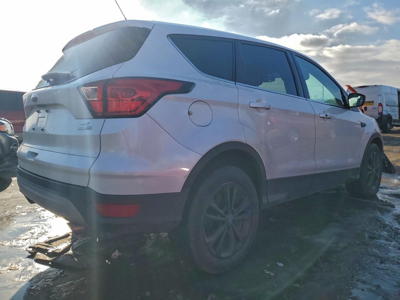 2019 FORD ESCAPE SE photo 3