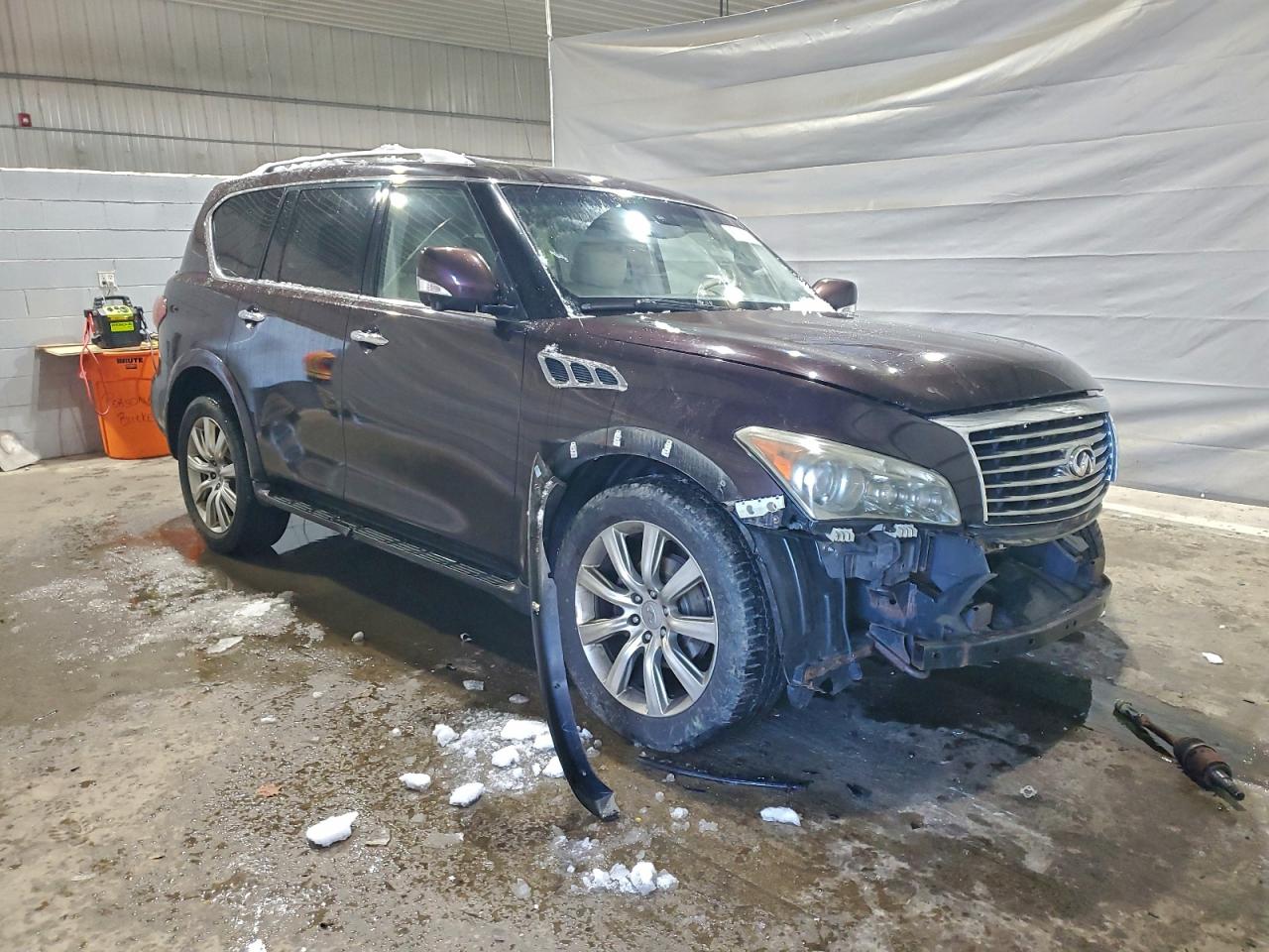2012 INFINITI QX56 photo 4