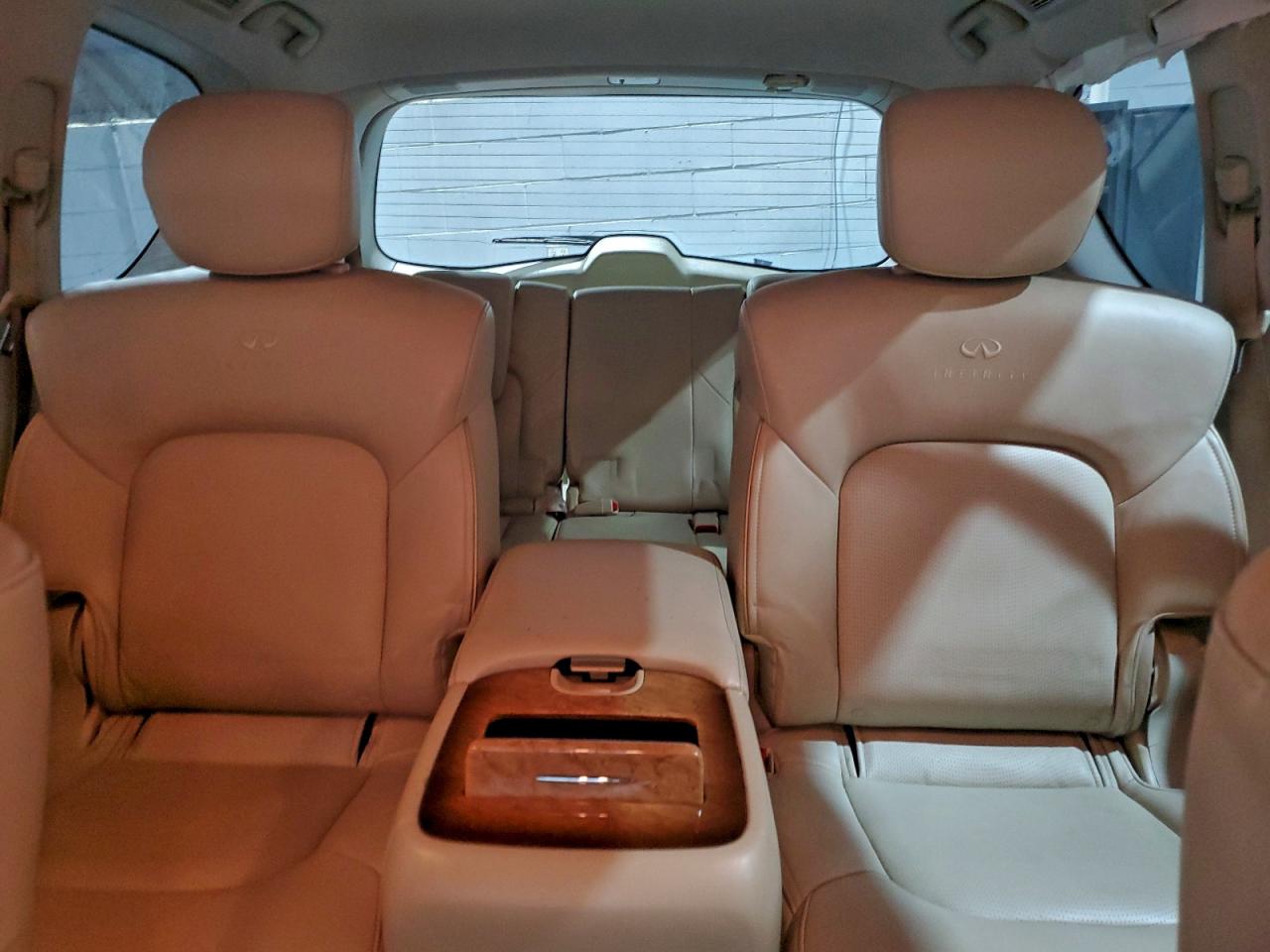 2012 INFINITI QX56 photo 10