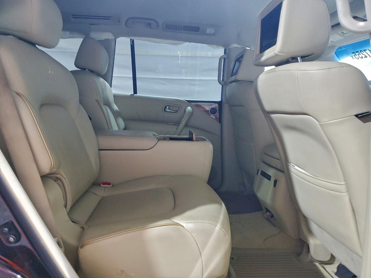 2012 INFINITI QX56 photo 11