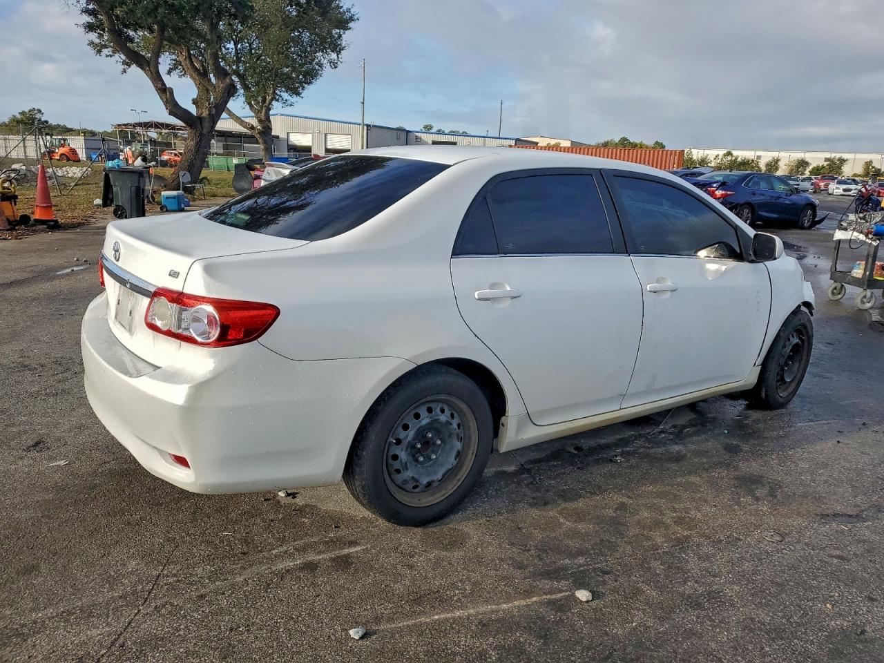 2013 TOYOTA COROLLA BASE photo 3