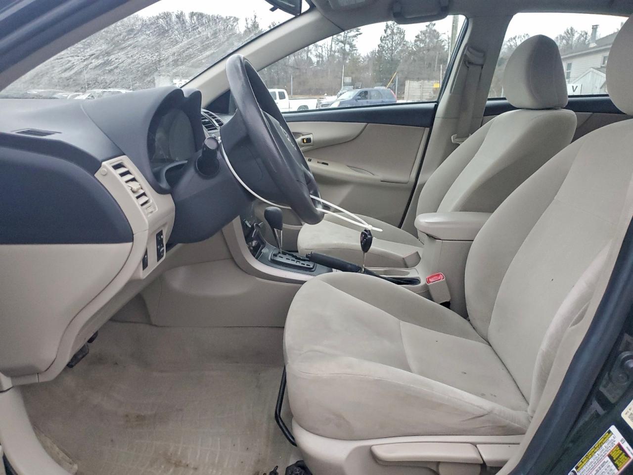 2013 TOYOTA COROLLA BASE photo 19