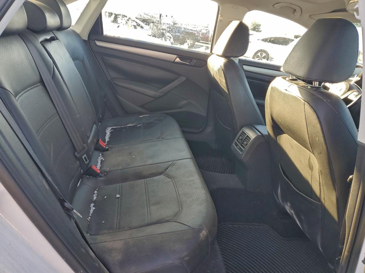 2014 VOLKSWAGEN PASSAT SE photo 10