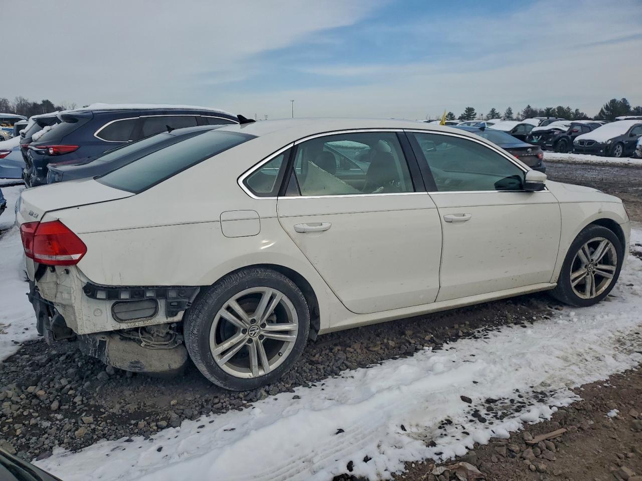 2014 VOLKSWAGEN PASSAT SE photo 3