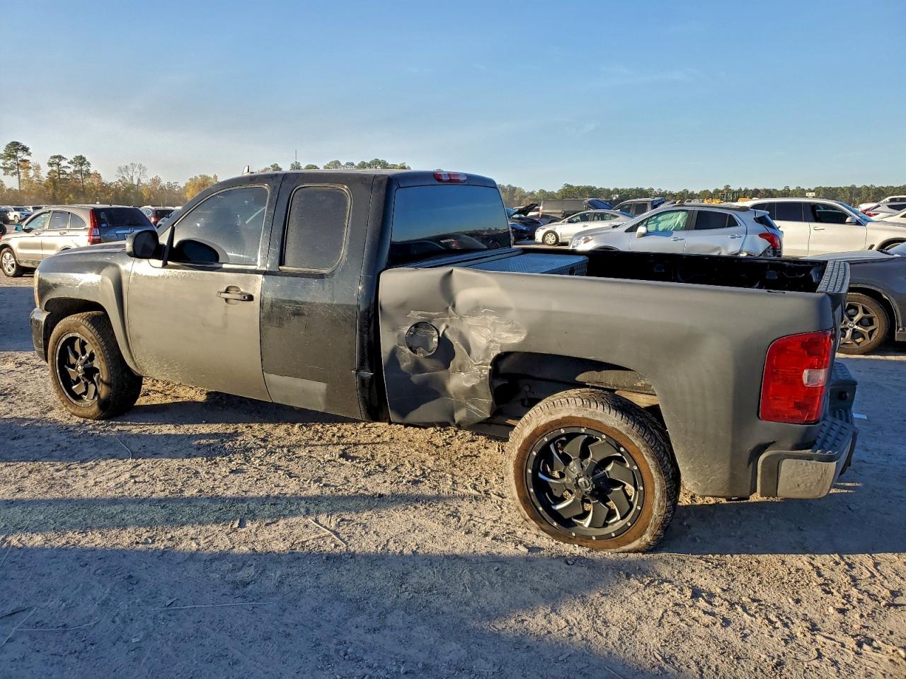 2009 CHEVROLET SILVERADO C1500 LT photo 2