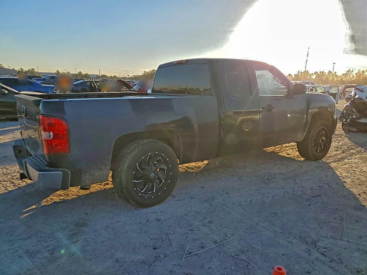 2009 CHEVROLET SILVERADO C1500 LT photo 3