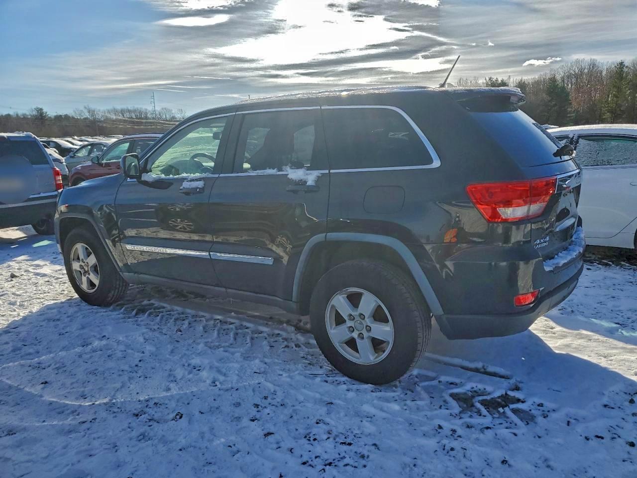 2012 JEEP GRAND CHEROKEE LAREDO photo 4