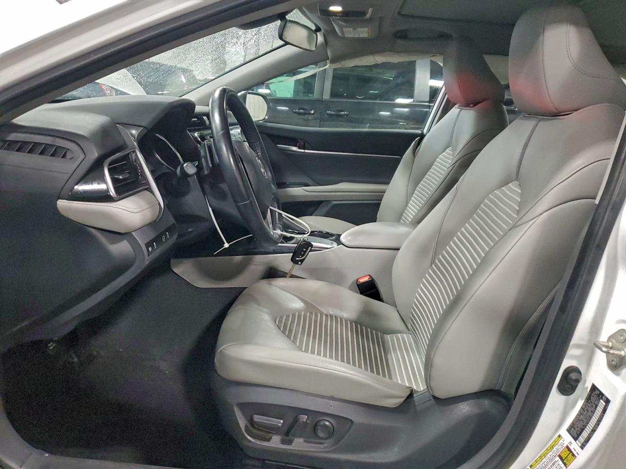 2020 TOYOTA CAMRY SE photo 13