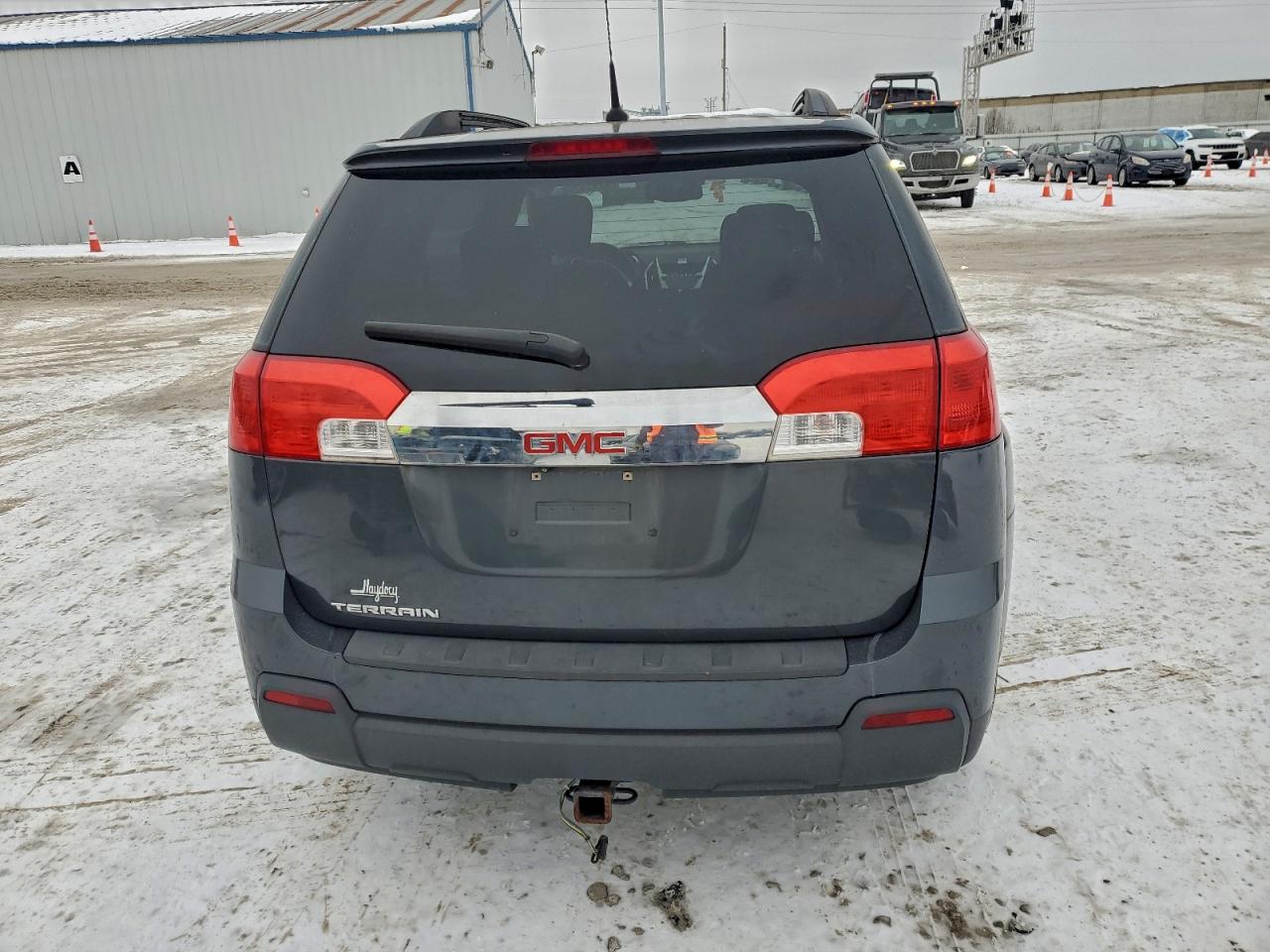2011 GMC TERRAIN SLE photo 11