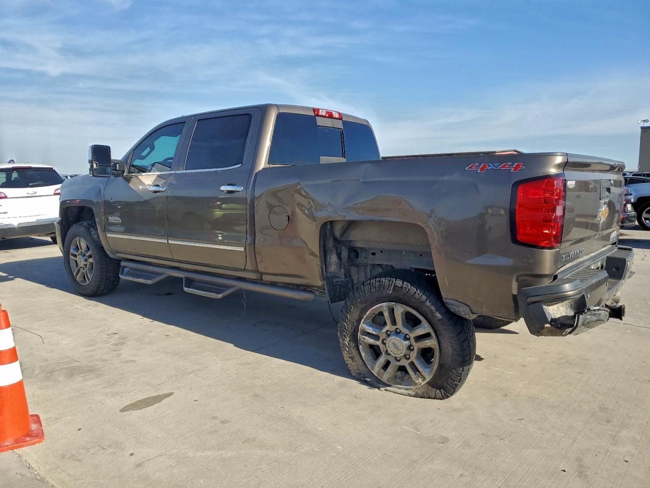 2015 CHEVROLET SILVERADO K2500 HIGH COUNTRY photo 4