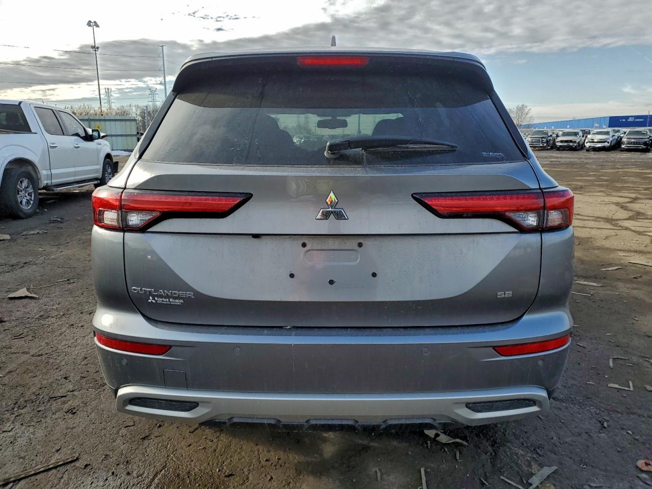 2024 MITSUBISHI OUTLANDER SE photo 6