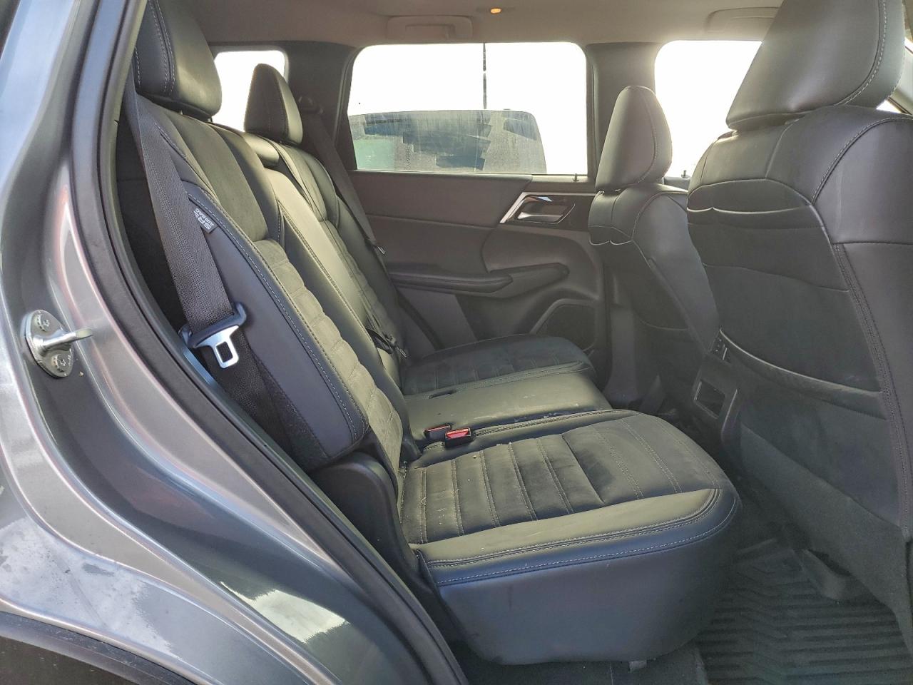 2024 MITSUBISHI OUTLANDER SE photo 11