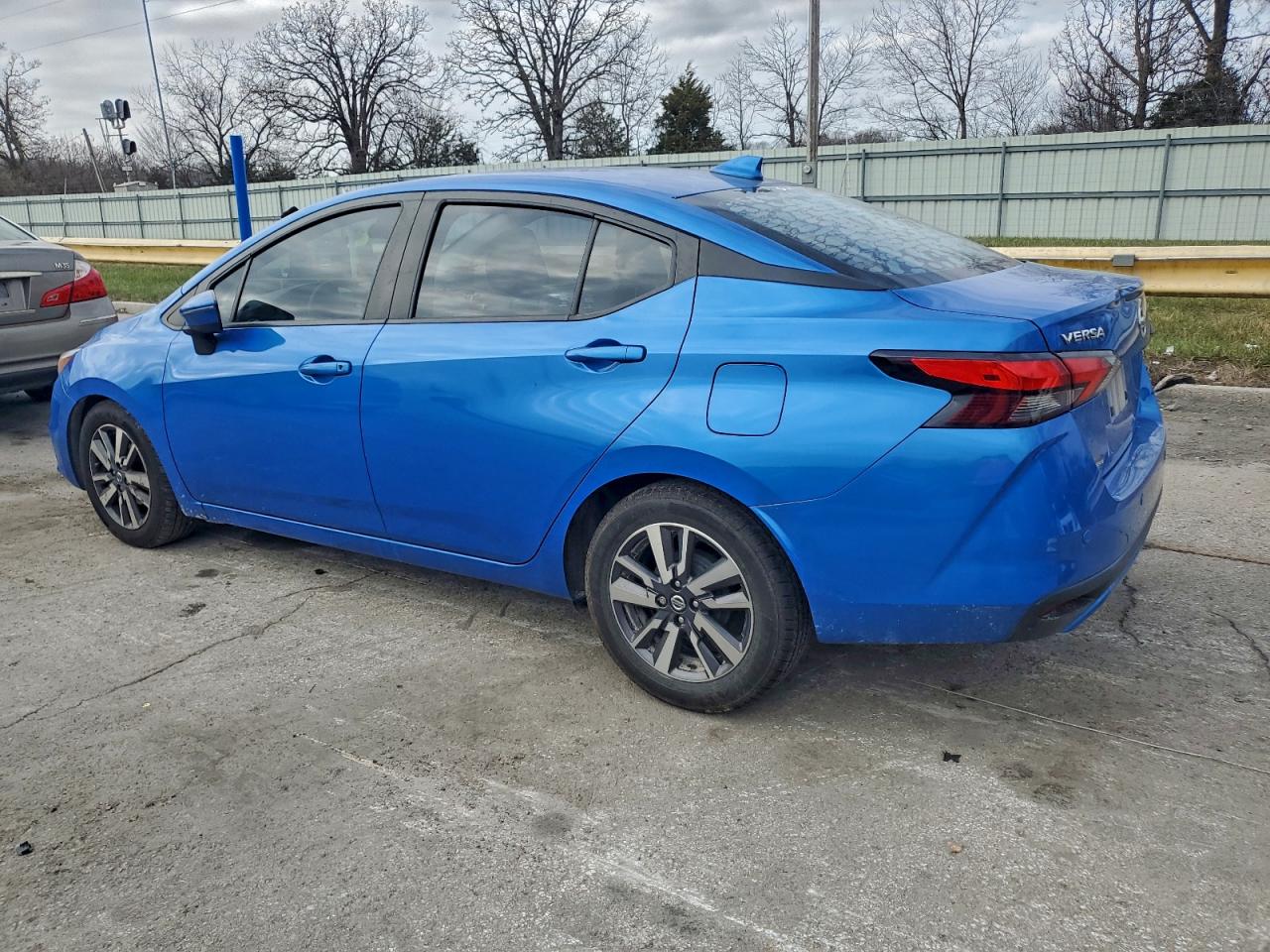 2020 NISSAN VERSA SV photo 2