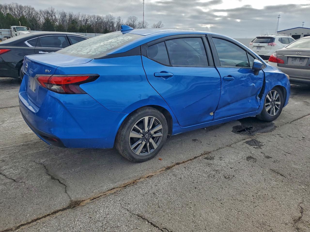 2020 NISSAN VERSA SV photo 3