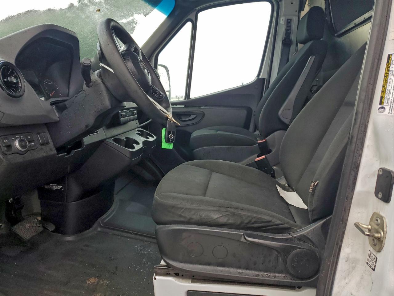 2020 MERCEDES BENZ SPRINTER 2500 DELIVERY VAN photo 19