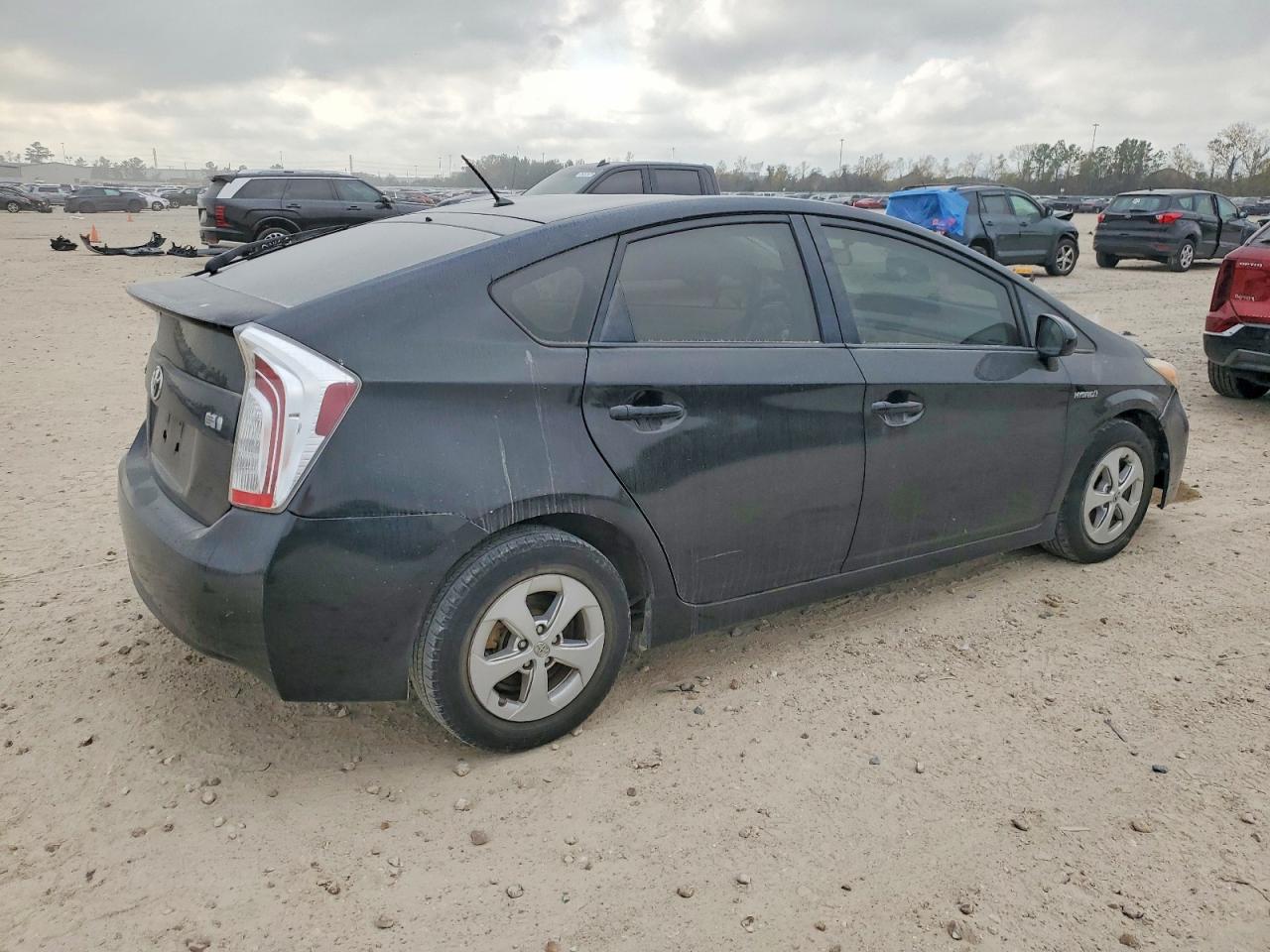 2013 TOYOTA PRIUS photo 3
