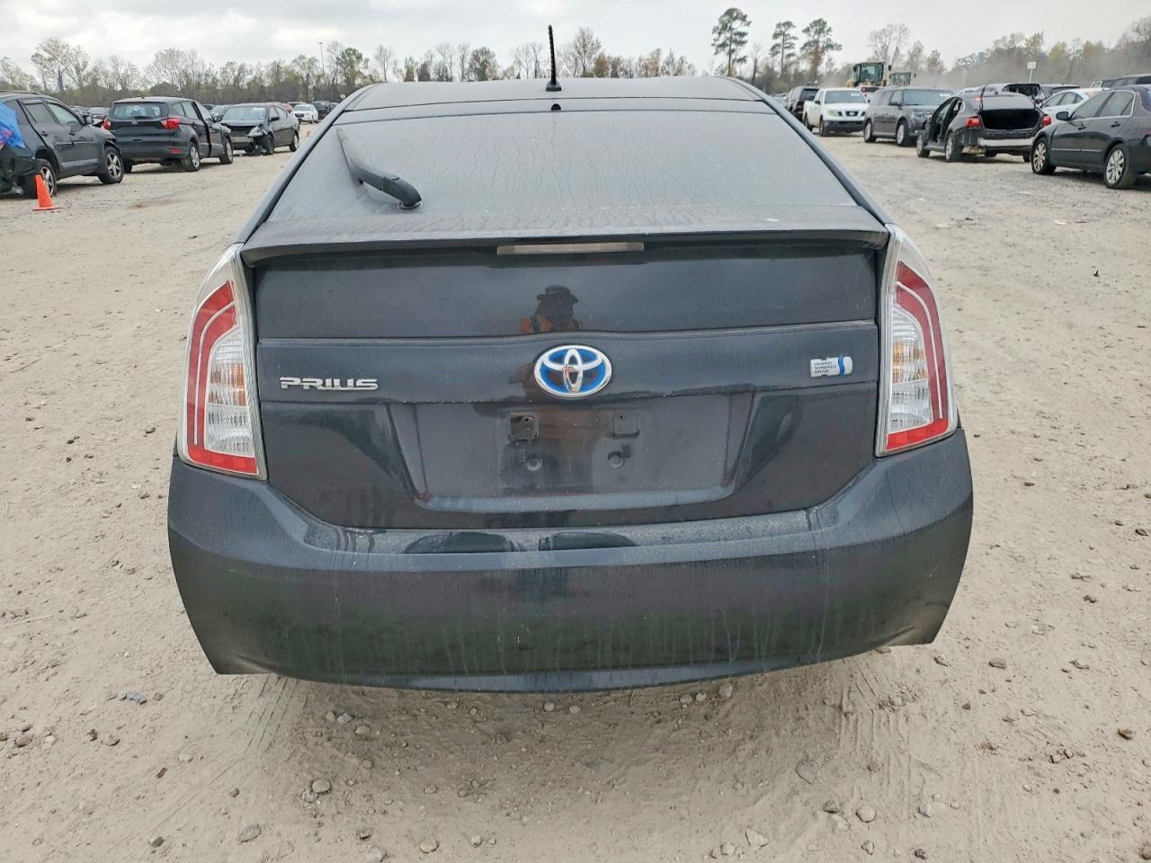 2013 TOYOTA PRIUS photo 6