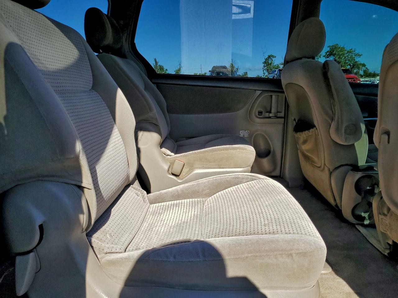 2006 TOYOTA SIENNA CE photo 31