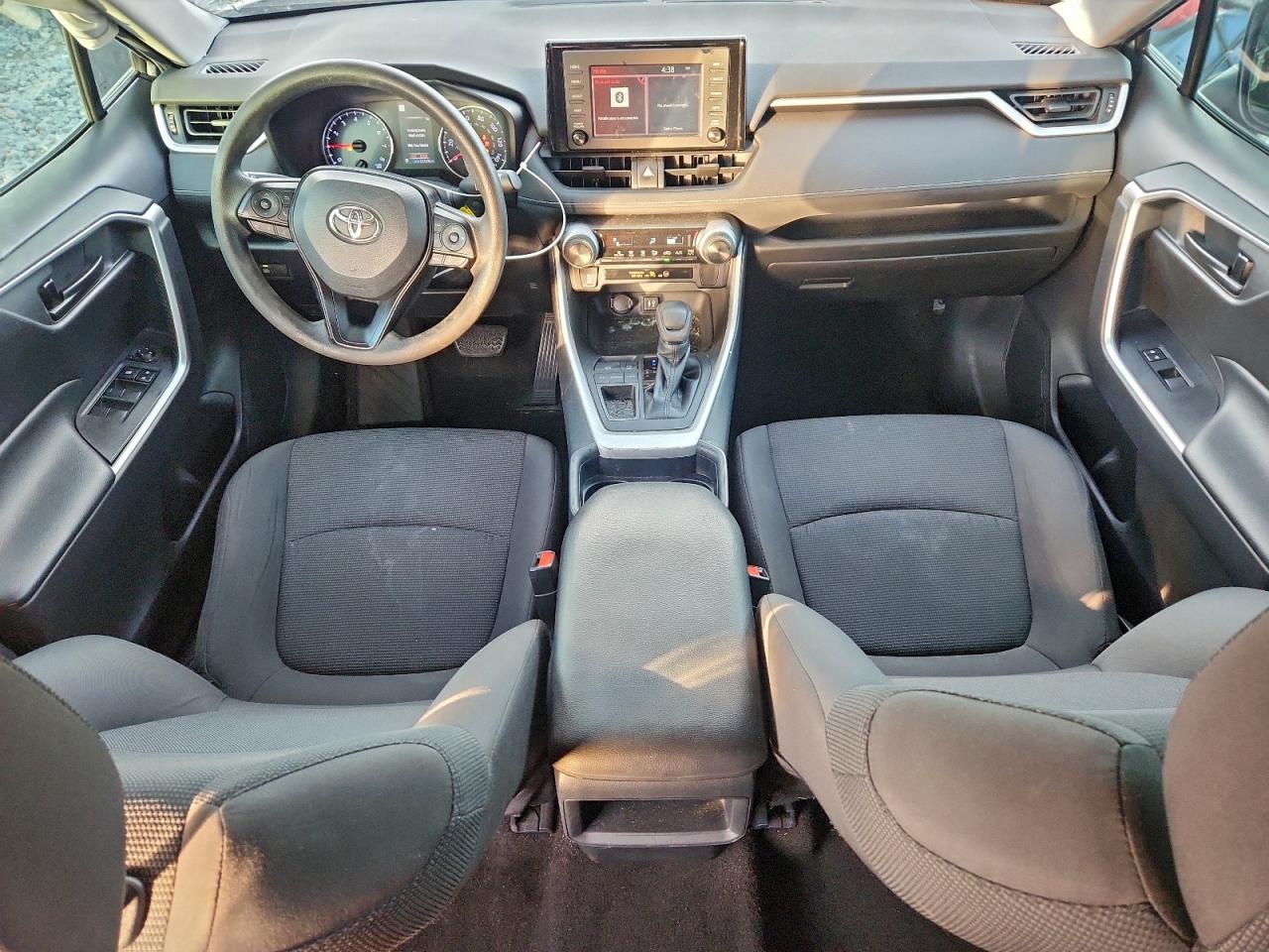 2019 TOYOTA RAV4 LE photo 8