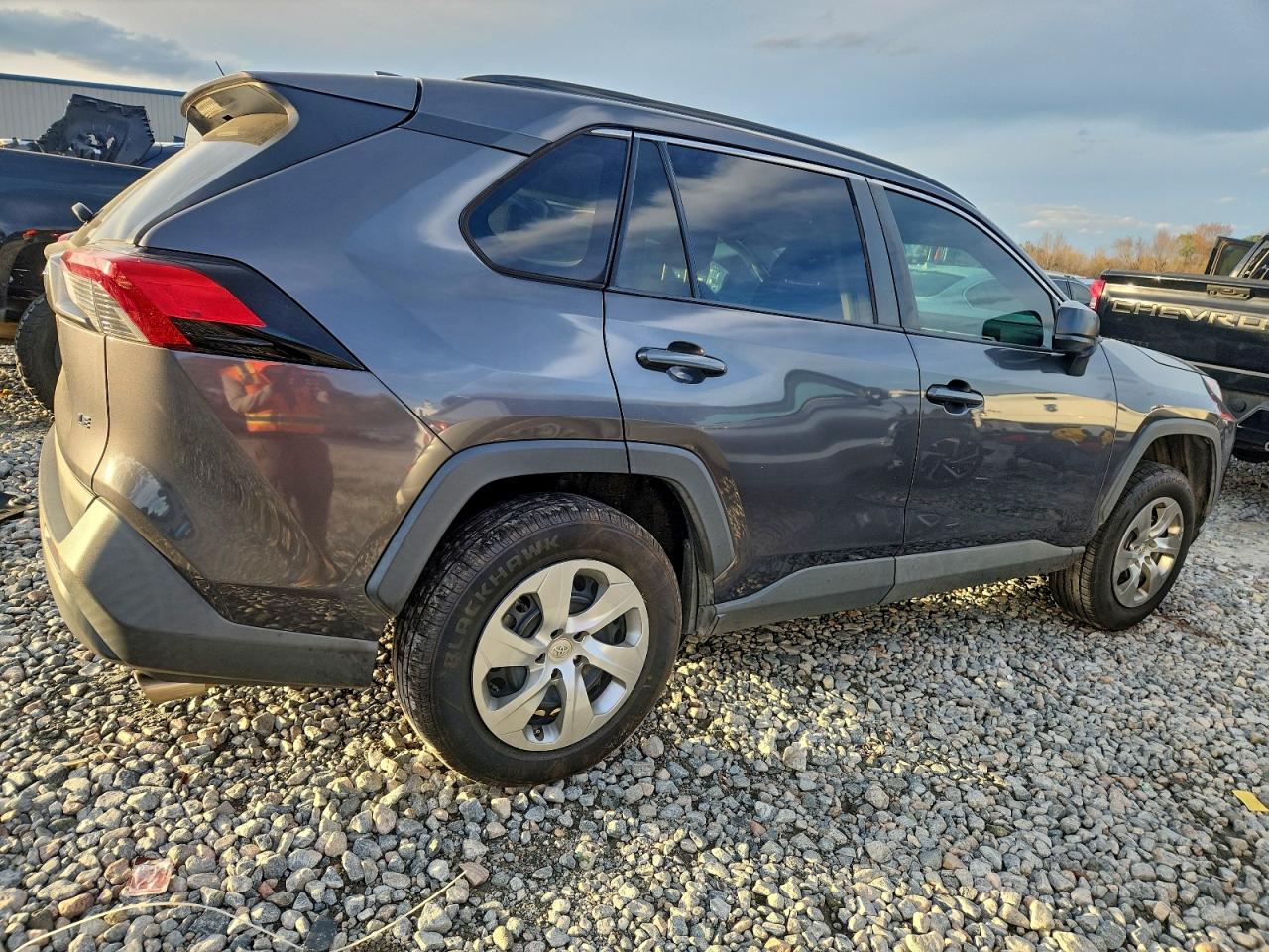 2019 TOYOTA RAV4 LE photo 3