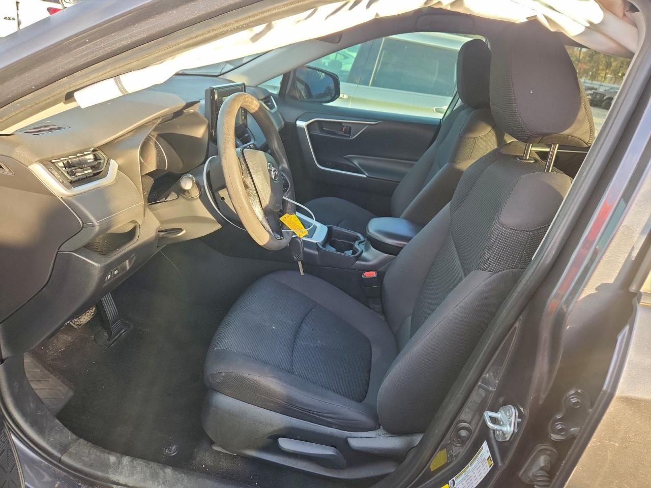 2019 TOYOTA RAV4 LE photo 7