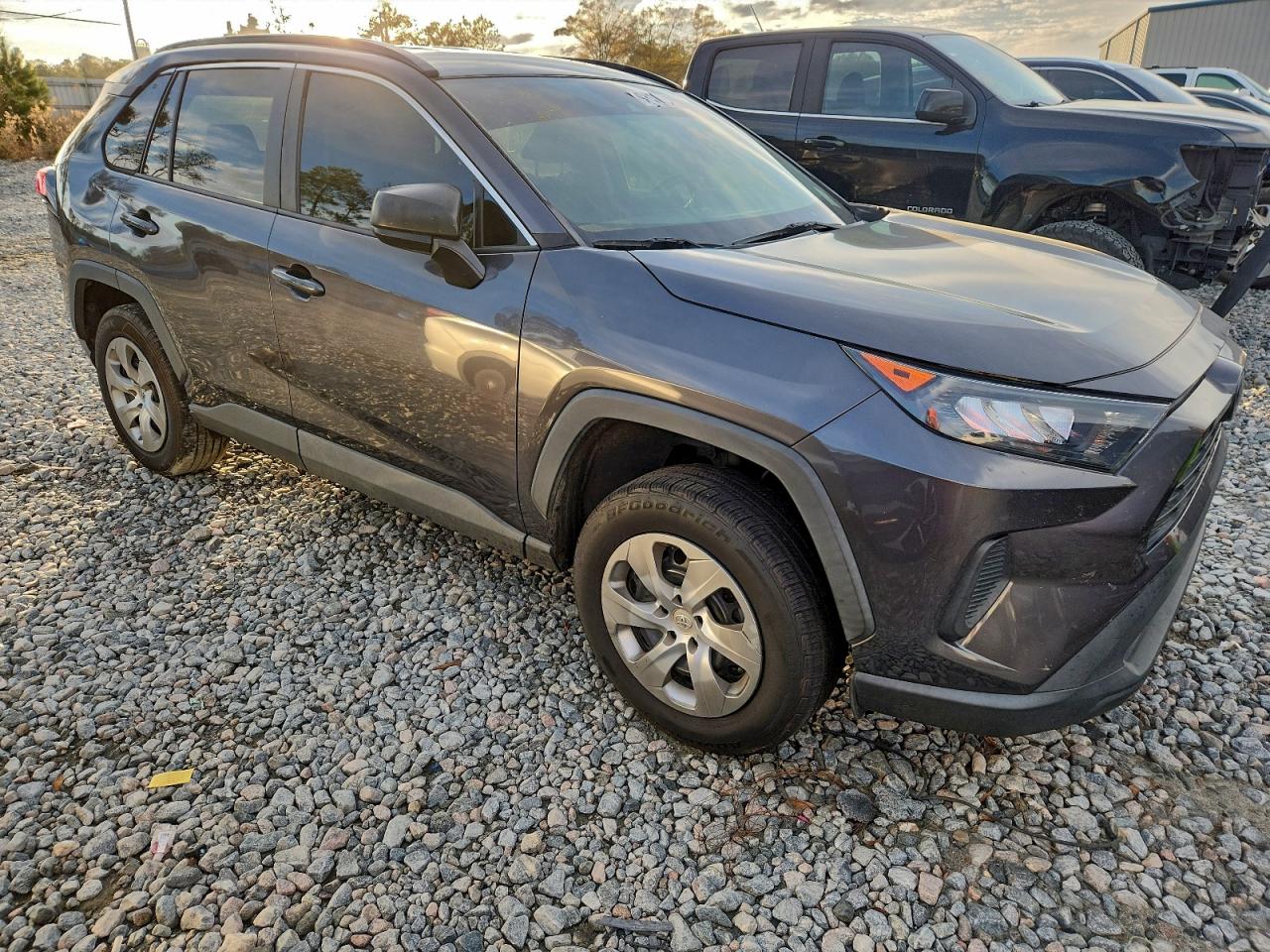 2019 TOYOTA RAV4 LE photo 4