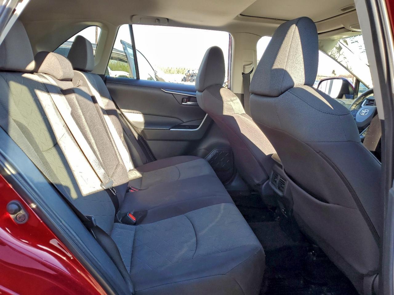 2022 TOYOTA RAV4 XLE photo 11