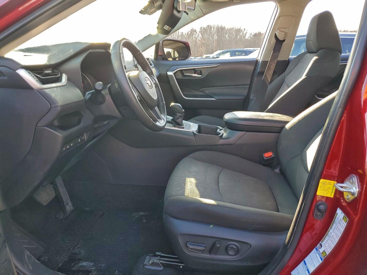 2022 TOYOTA RAV4 XLE photo 7