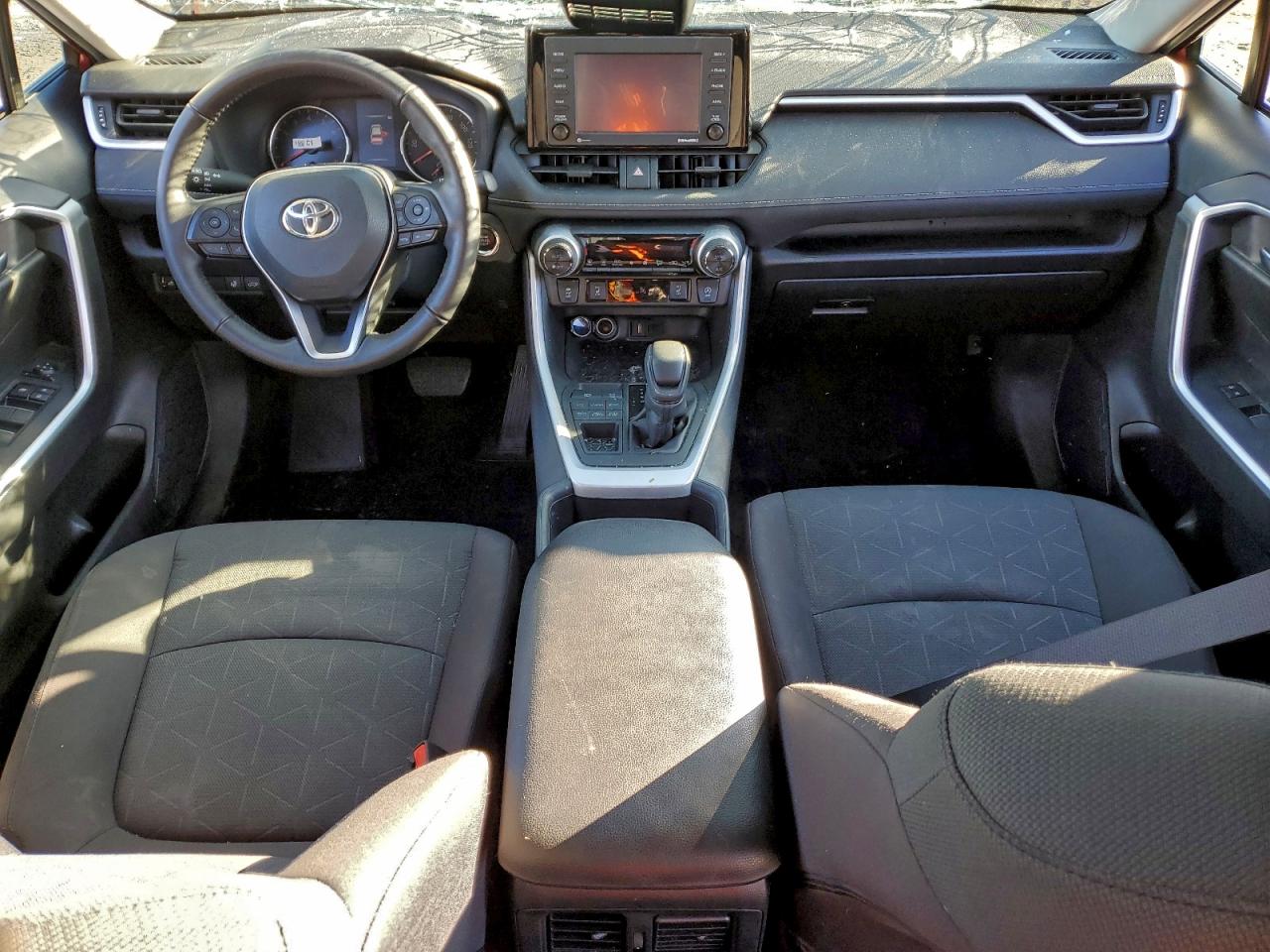 2022 TOYOTA RAV4 XLE photo 8