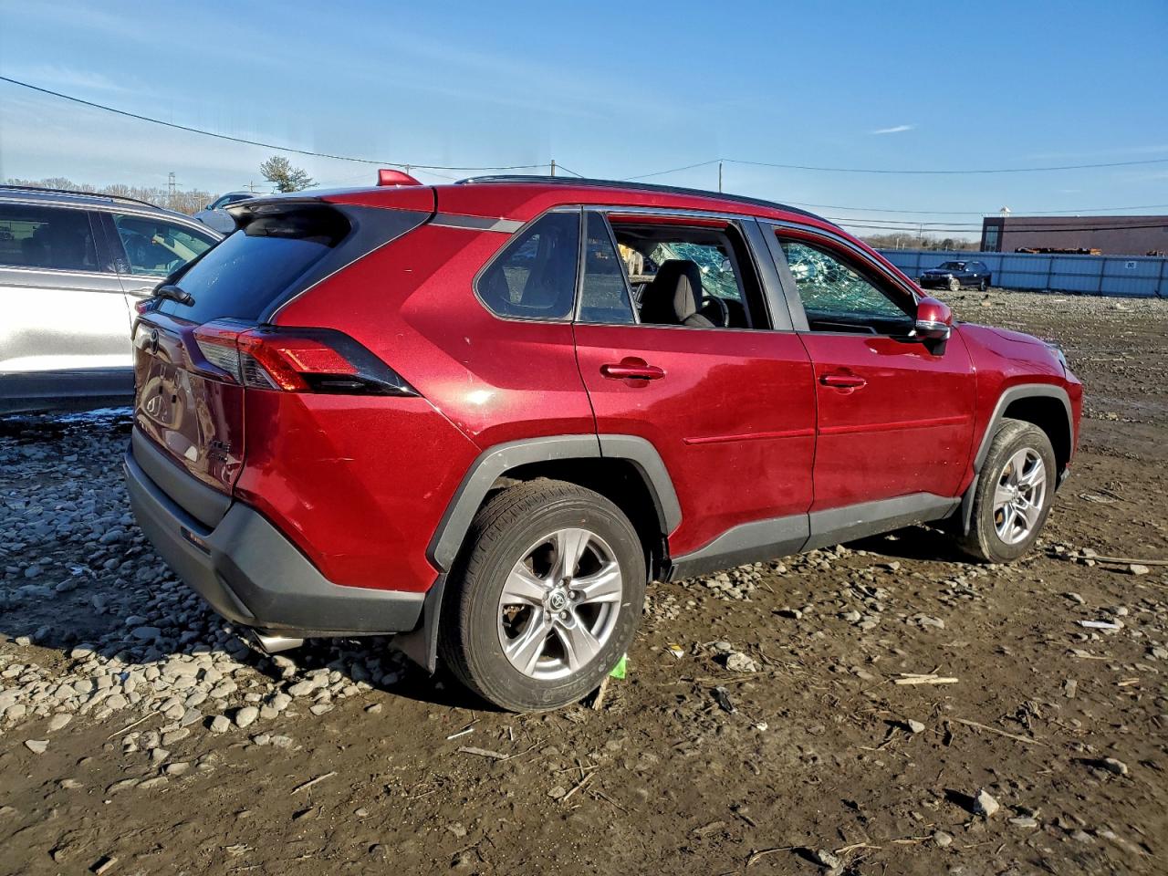 2022 TOYOTA RAV4 XLE photo 3