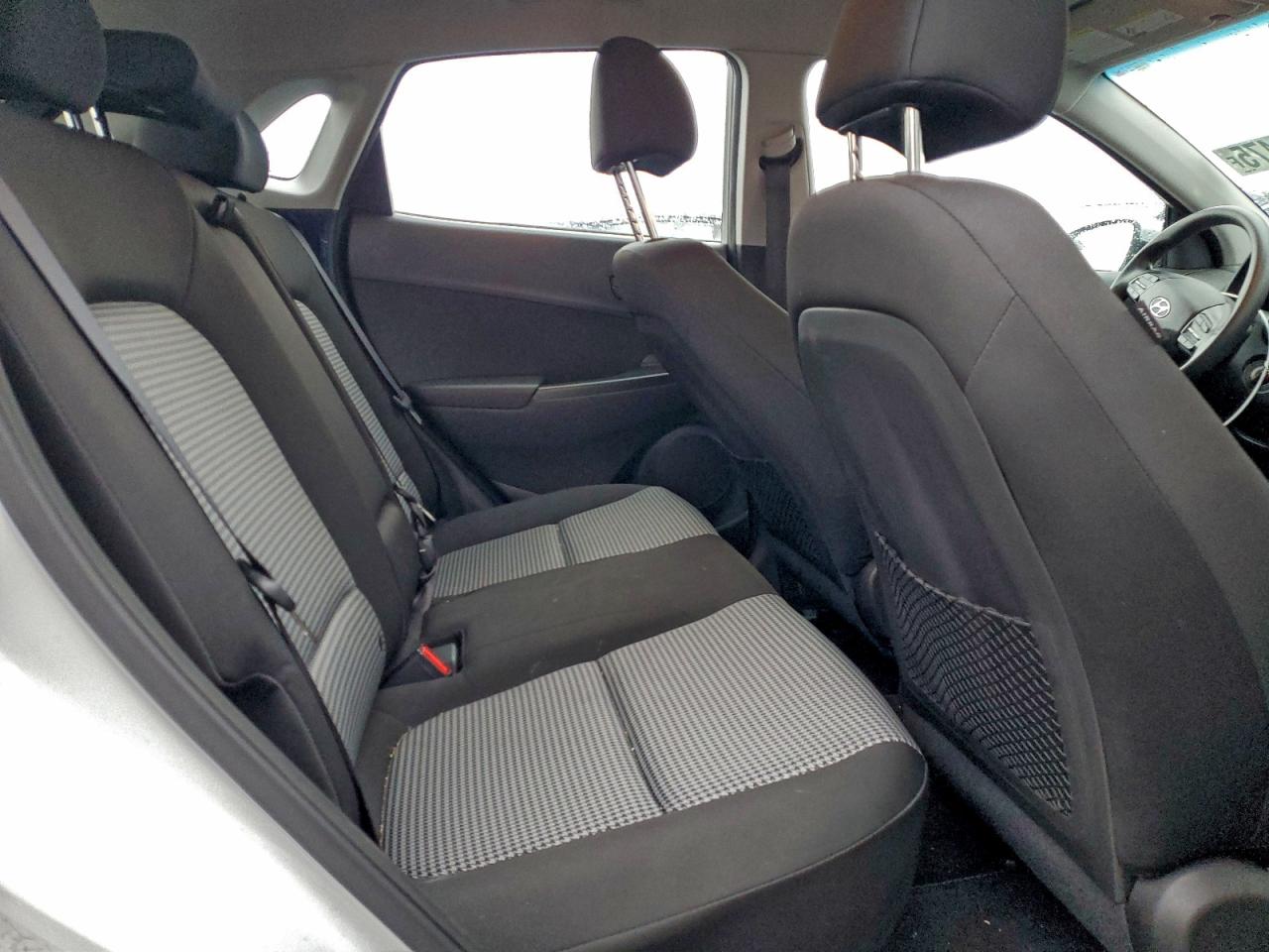 2020 HYUNDAI KONA SE photo 10