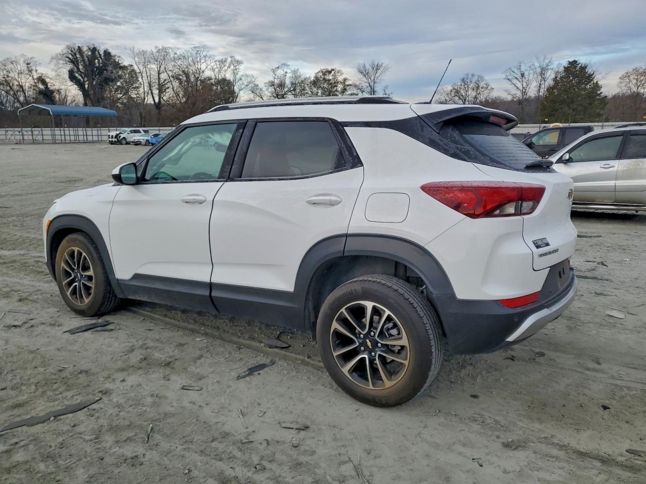 2025 CHEVROLET TRAILBLAZER LT photo 2