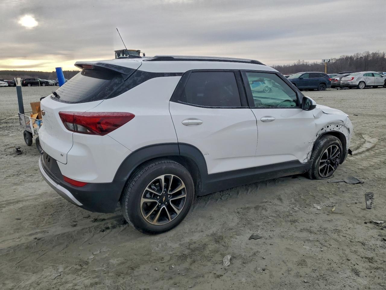 2025 CHEVROLET TRAILBLAZER LT photo 3