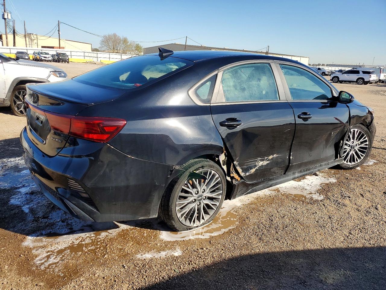 2024 KIA FORTE GT LINE photo 3