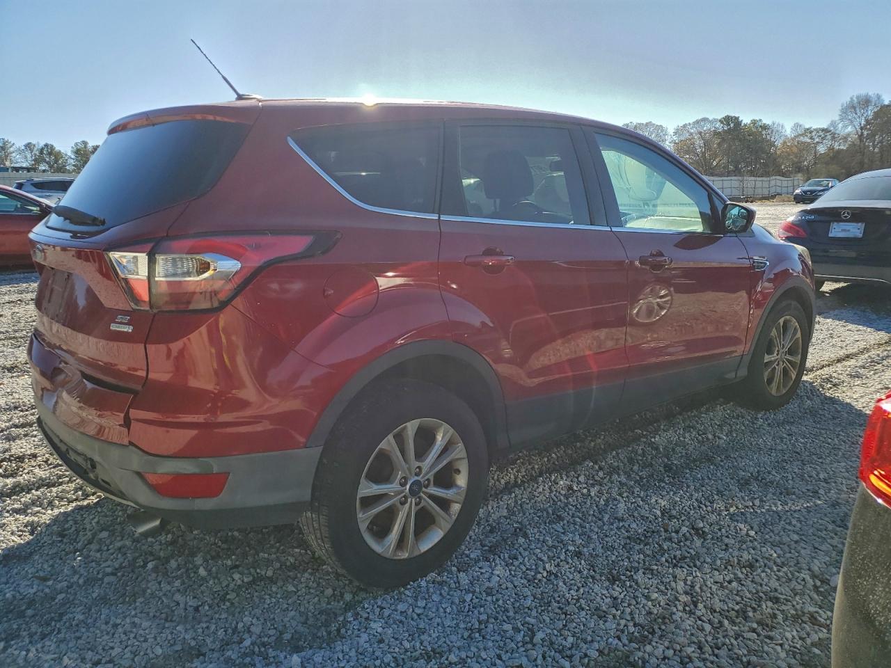 2017 FORD ESCAPE SE photo 3
