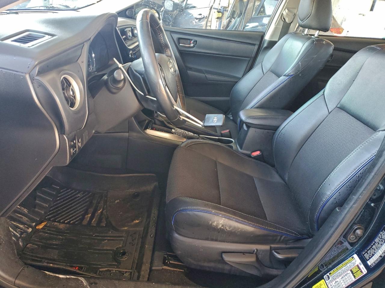 2017 TOYOTA COROLLA photo 19