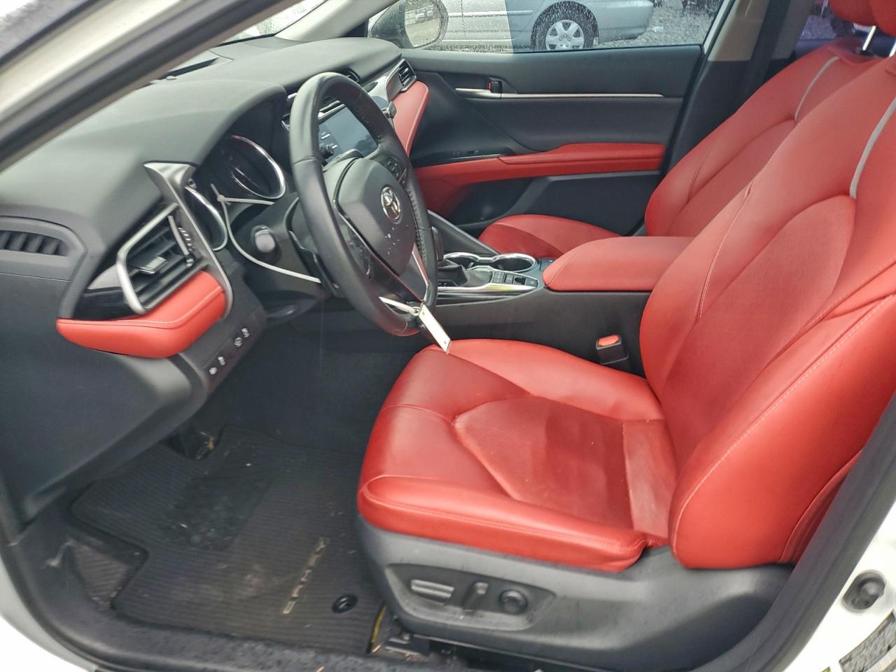 2019 TOYOTA CAMRY XSE photo 19